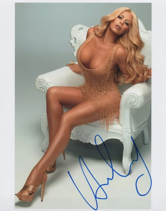 Aubrey O'Day autograph