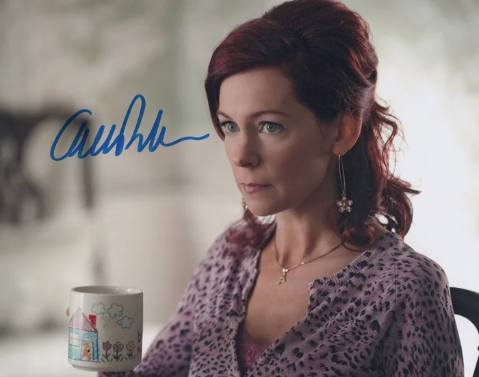 Carrie Preston autograph