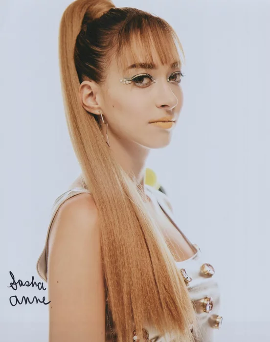 Sasha Anne autograph