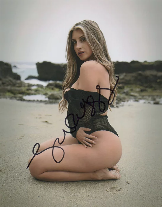 Aliciya Flores autograph