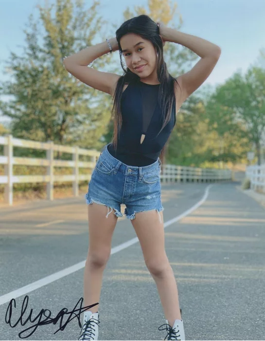 Alysa Gutierrez-Sierra autograph