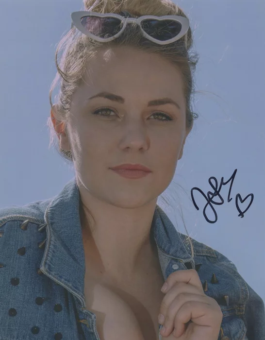 Jess Monroe autograph