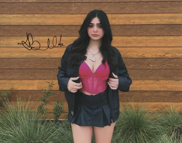 Alexandra Bull autograph