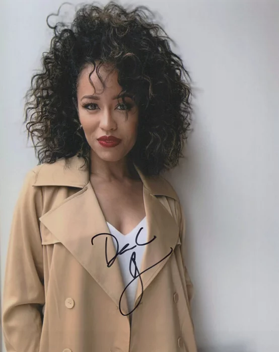 Dawn-Lyen Gardner autograph