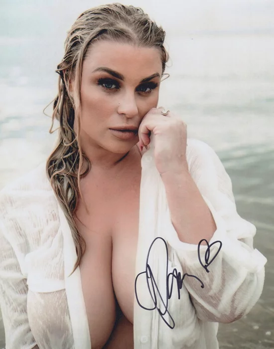 Chloe Michelle autograph