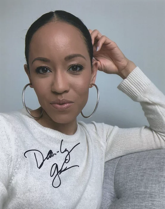 Dawn-Lyen Gardner autograph