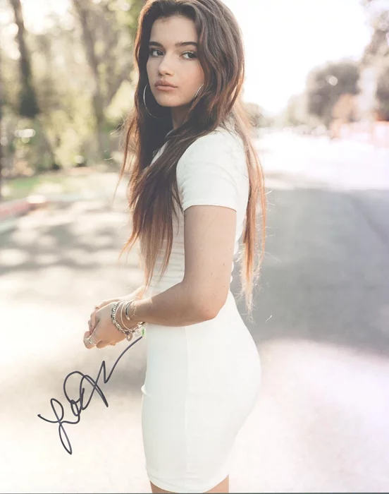 Alexis Jayde Burnett autograph