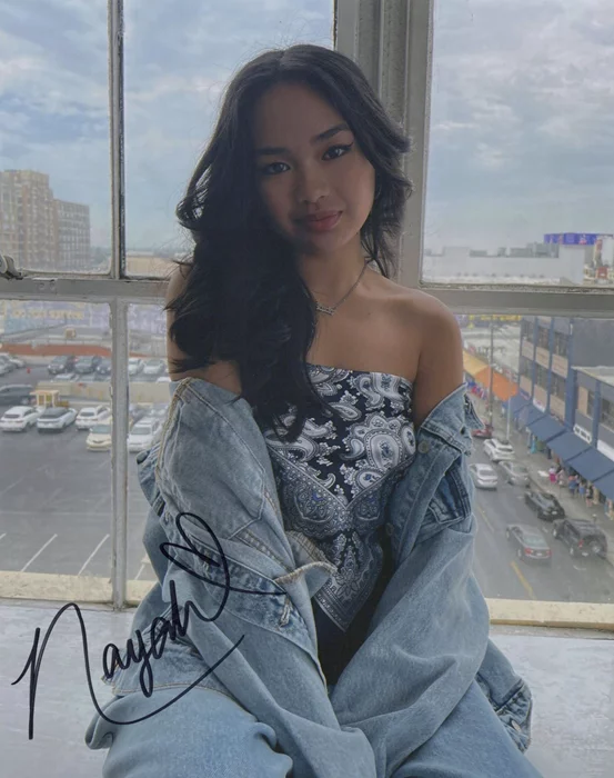 Nayah Damasen autograph