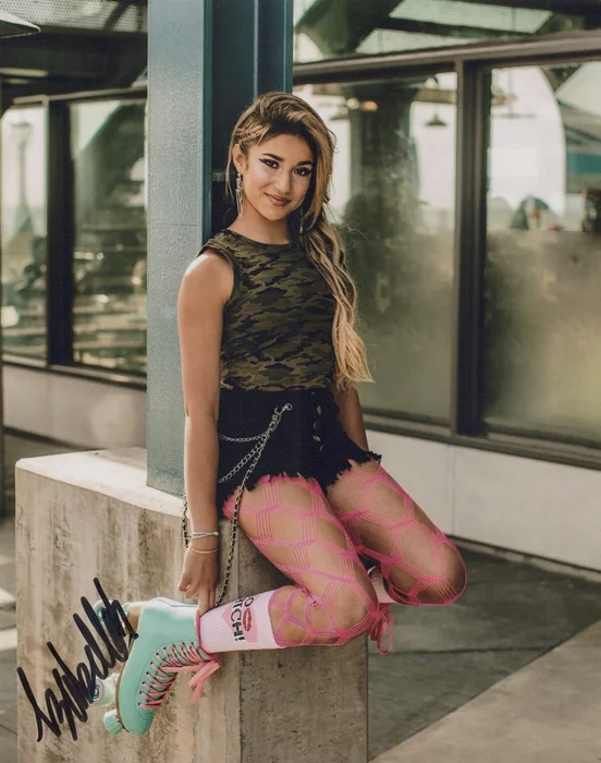 Izabellah Rae Diez autograph