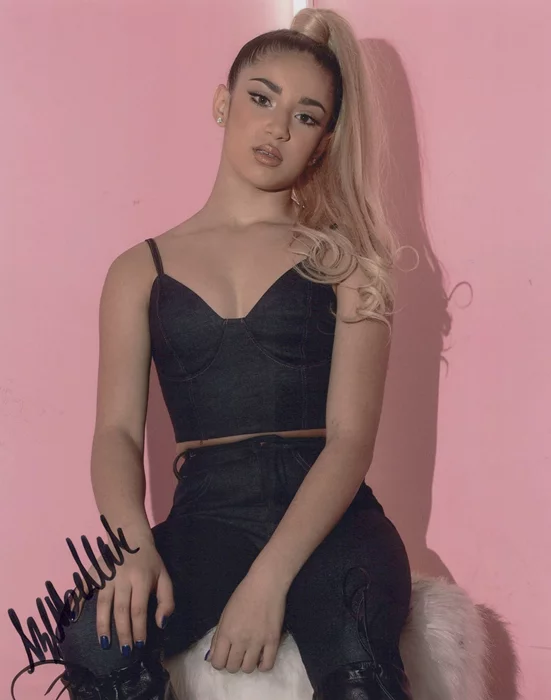 Izabellah Rae Diez autograph