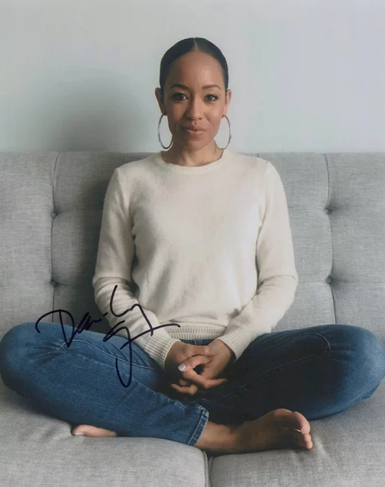 Dawn-Lyen Gardner autograph