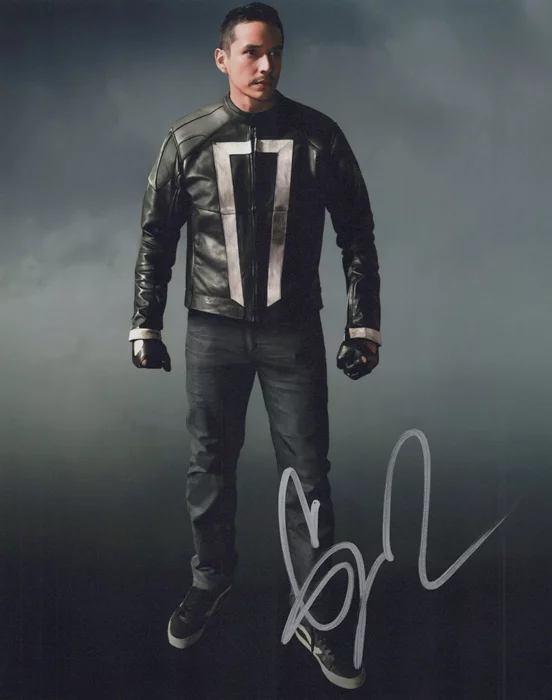 Gabriel Luna autograph