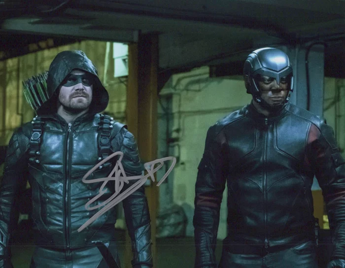 Stephen Amell autograph