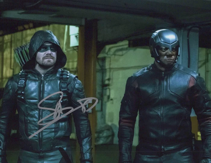Stephen Amell autograph