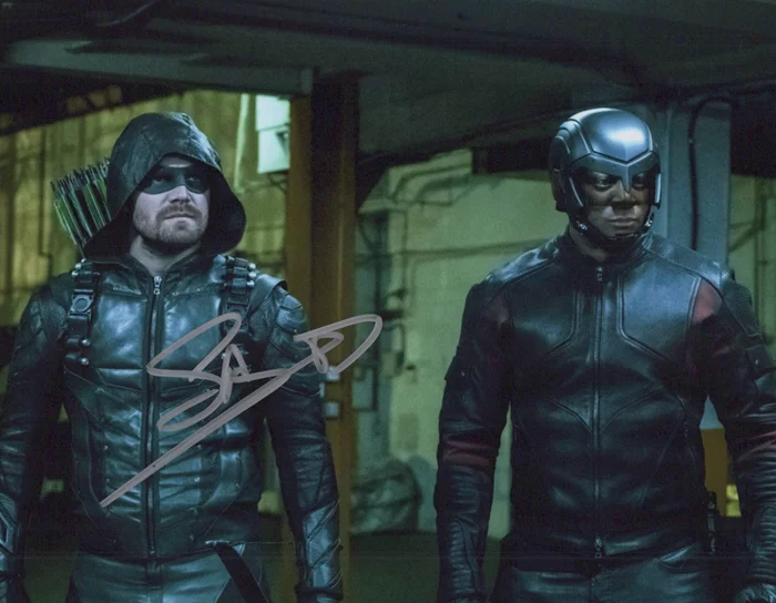 Stephen Amell autograph