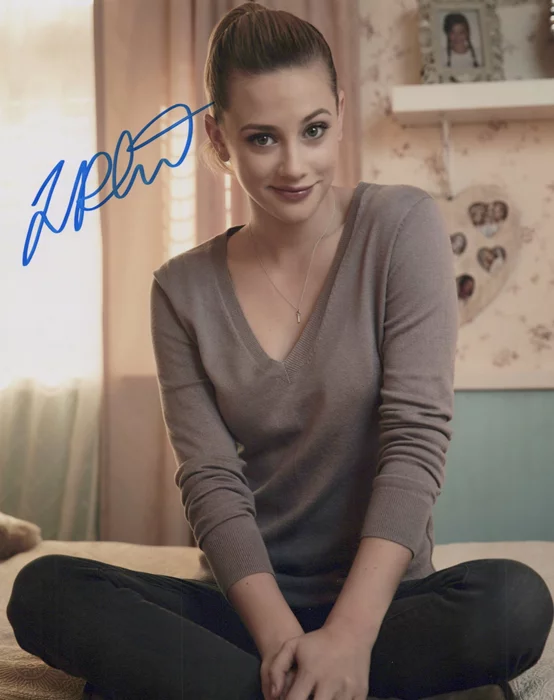 Lili Reinhart autograph