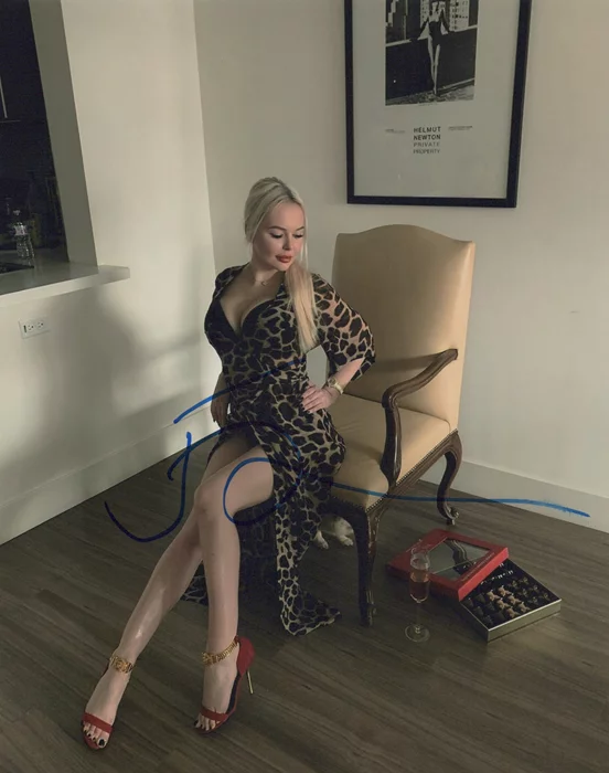 Julia Brin autograph