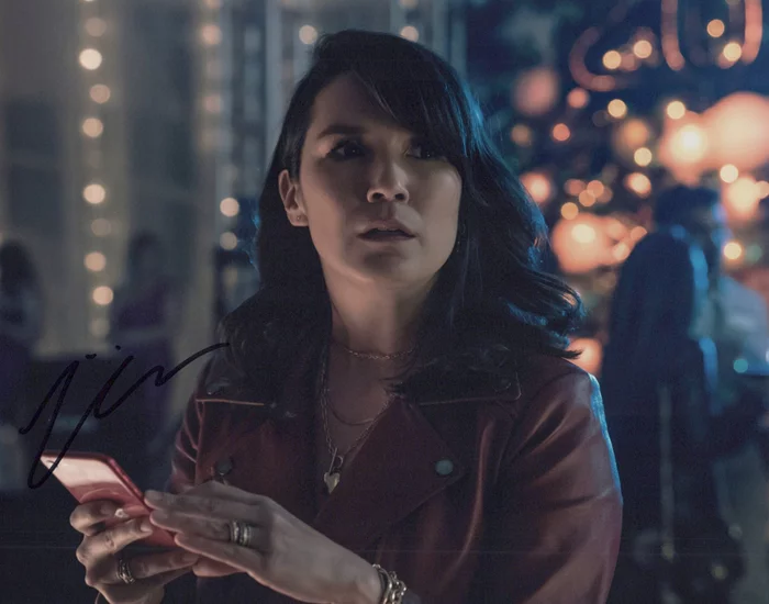 Zoe Chao autograph