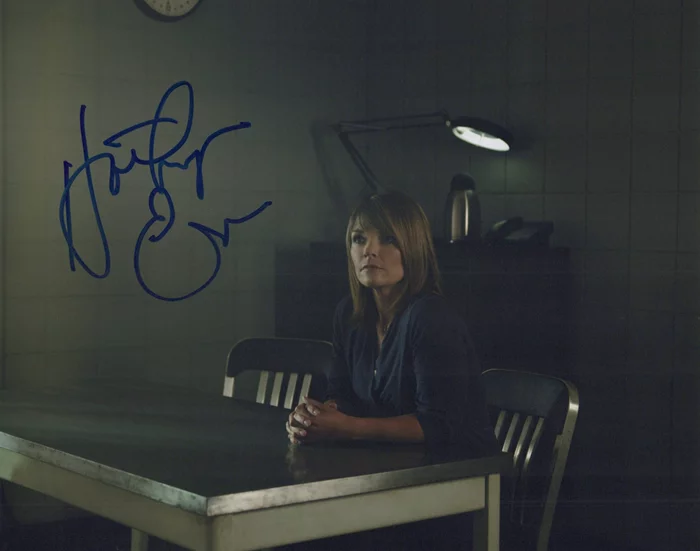 Kathryn Erbe autograph