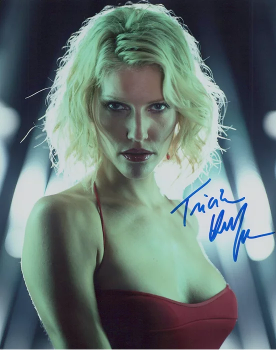 Tricia Helfer autograph