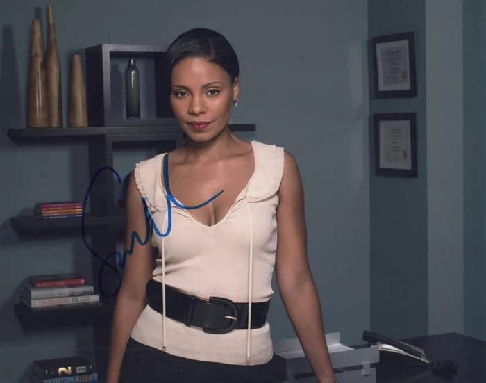 Sanaa Lathan autograph
