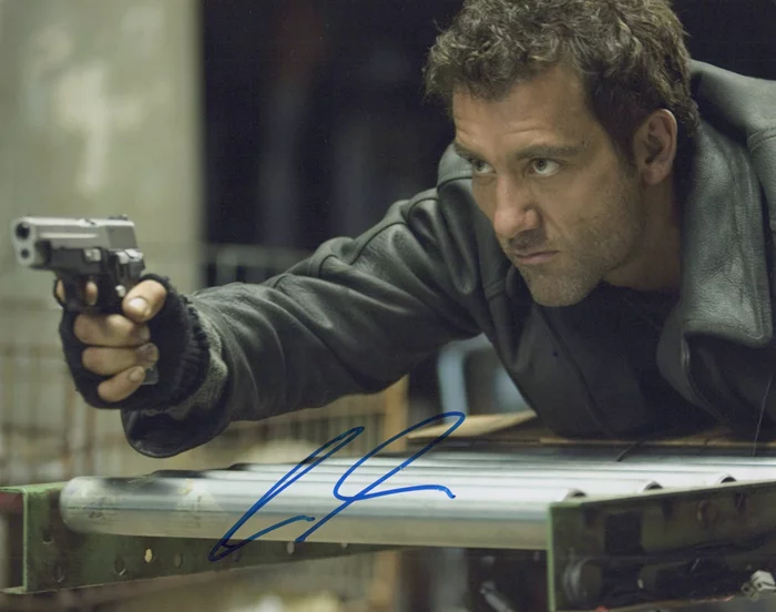 Clive Owen autograph