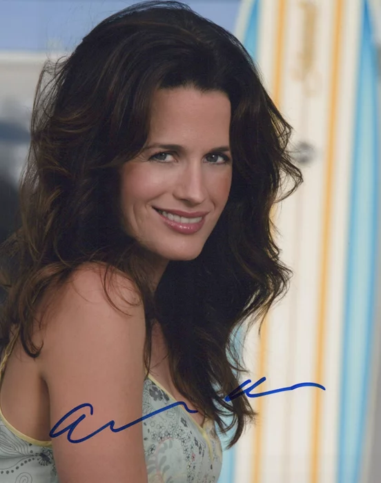 Elizabeth Reaser autograph