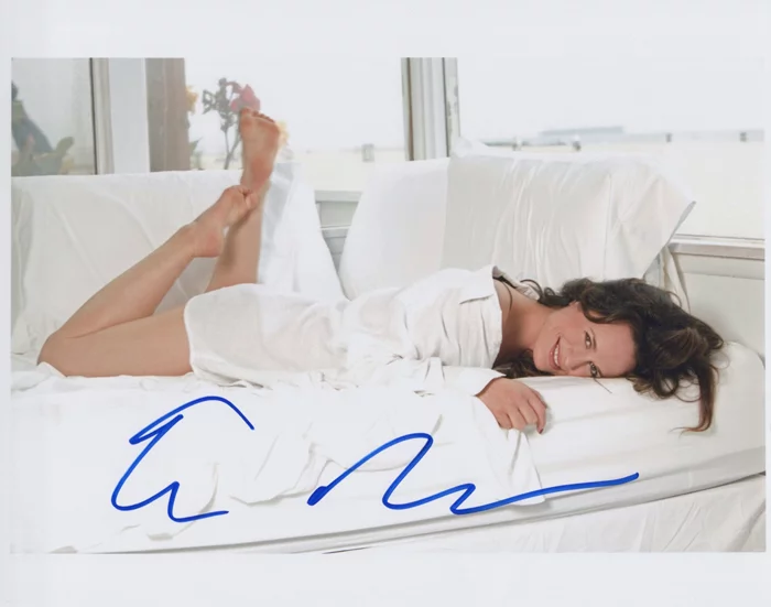 Elizabeth Reaser autograph