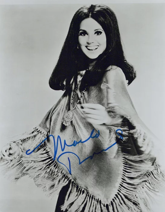 Marlo Thomas autograph