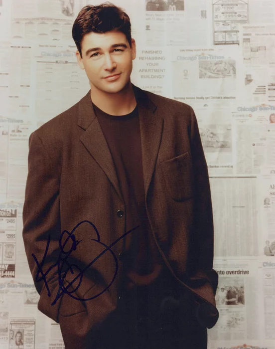 Kyle Chandler autograph