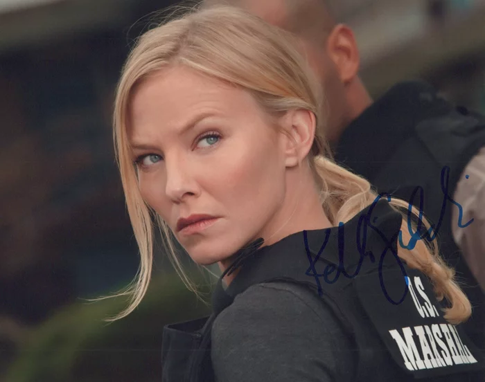 Kelli Giddish autograph