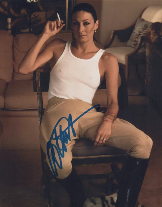 Anjelica Huston autograph