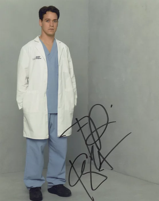 T.R. Knight autograph