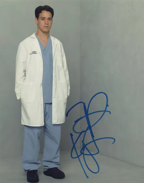 T.R. Knight autograph