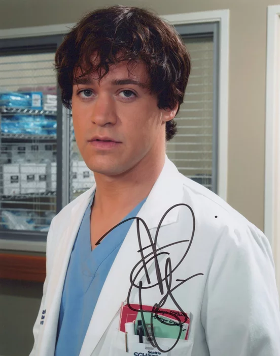T.R. Knight autograph