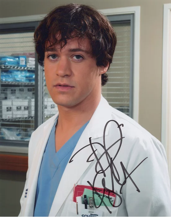 T.R. Knight autograph