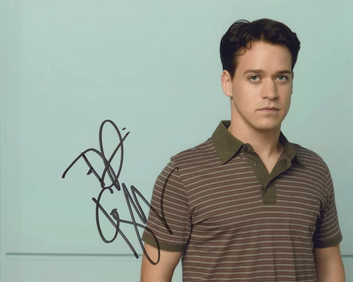 T.R. Knight autograph