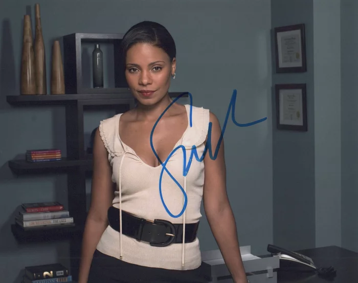 Sanaa Lathan autograph