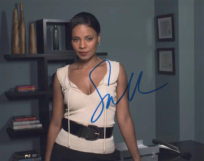 Sanaa Lathan autograph
