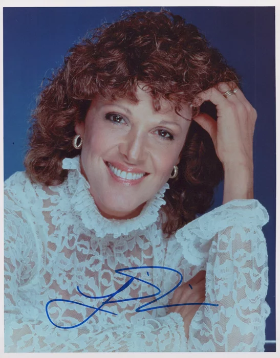 Linda Lavin autograph