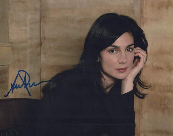 Annie Parisse autograph