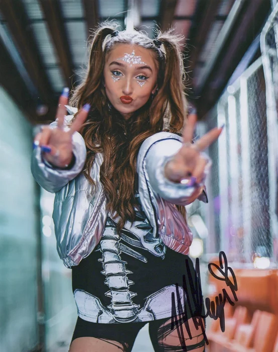 McKenzi Brooke autograph