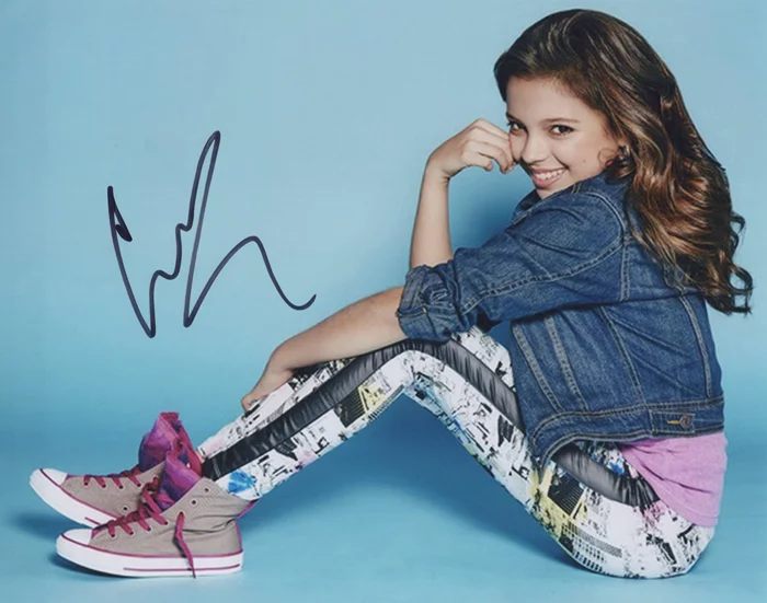 Cree Cicchino autograph