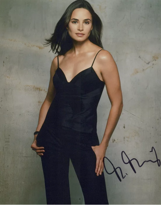 Mia Maestro autograph