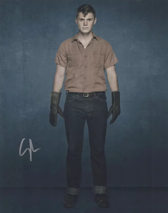 Evan Peters autograph