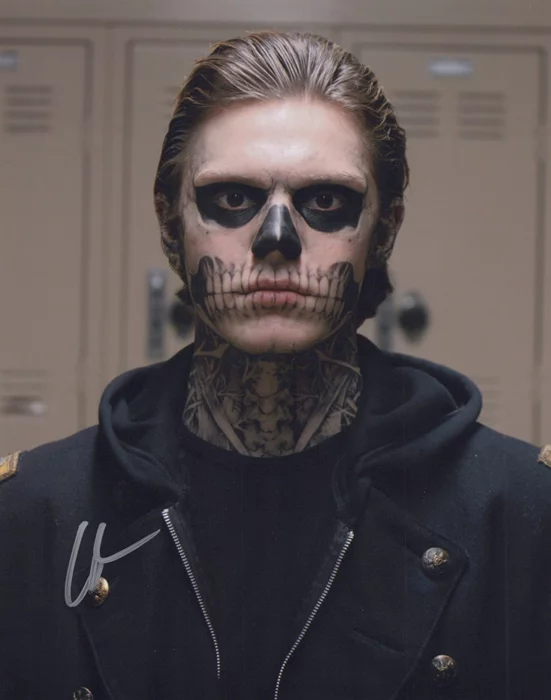 Evan Peters autograph