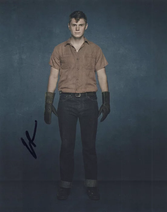 Evan Peters autograph