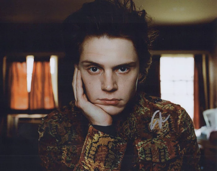 Evan Peters autograph