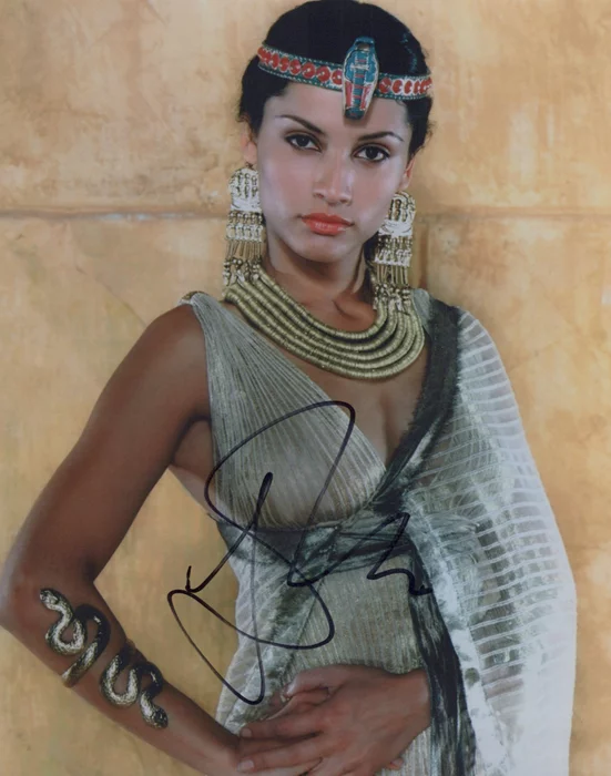 Leonor Varela autograph