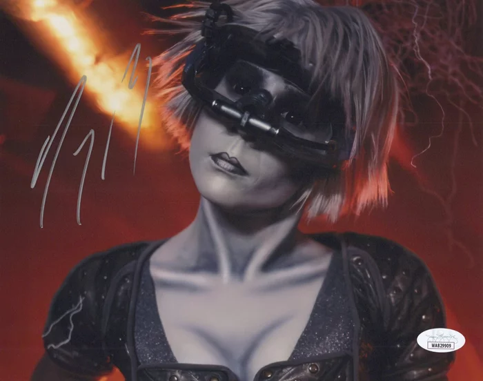 Gigi Edgley autograph